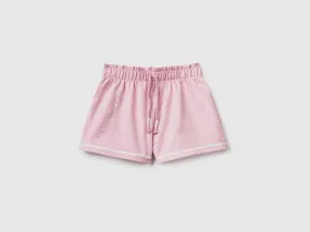 Lightweight shorts with drawstring